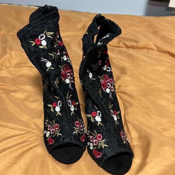 Betsey Johnson Diem Fabric Lace Floral Pump Size 8 - Picture 2 of 7
